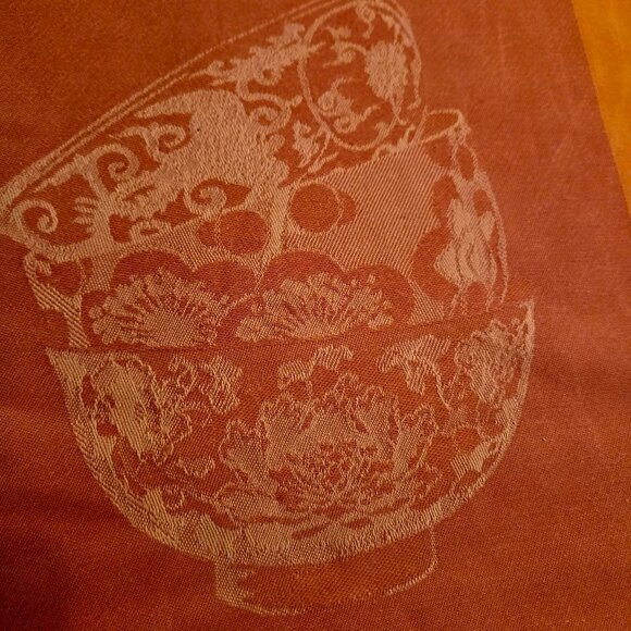 Beautiful French Brand Jacquard Francais Tablecloth - Picture 3 of 9